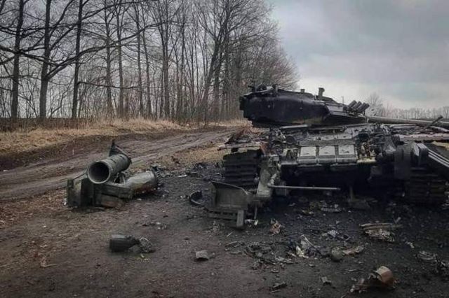 Генштаб заявляє про спроби штурмувати Азовсталь. Хоча Путін раніше ...
