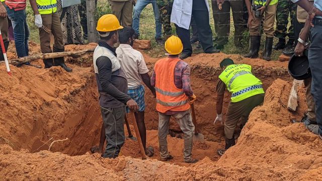 முல்லைத்தீவு மனித புதைக்குழி அகழ்வு ஆரம்பம் - ராணுவம் கொலை செய்து புதைத்ததா?