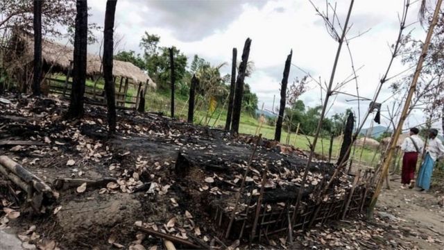 রাখাইনে পোড়া ভিটার দিকে তাকিয়ে রয়েছেন দুজন রোহিঙ্গা