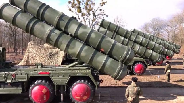 A demonstration of the S-400 missile system