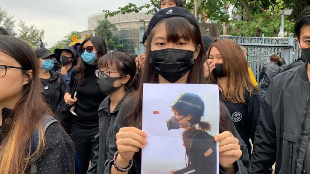 香港元旦 节日气氛没了 暴力冲突再起 和平游行被腰斩 c News 中文