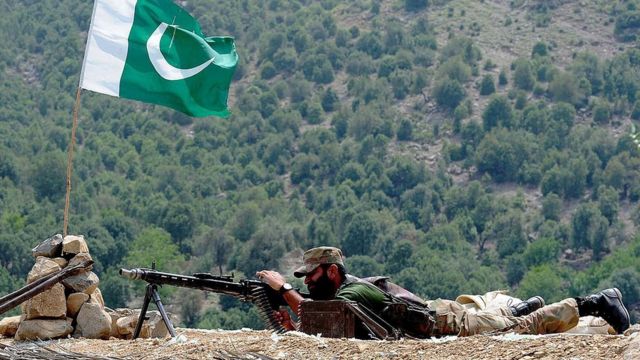 پاک افغان سرحد: ضلع کرم میں سرحد پار سے فائرنگ میں پانچ فوجی ہلاک - BBC ...