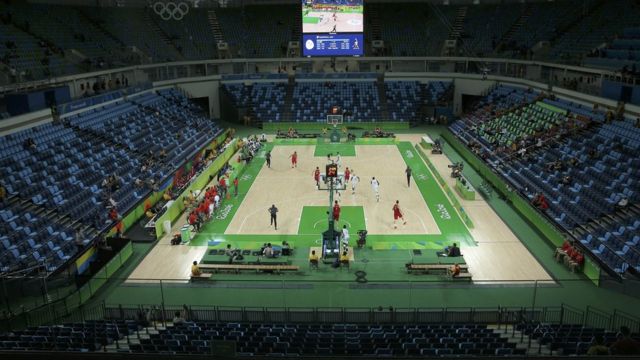 Estadio mediovacío mientras jugaban España y Nigeria