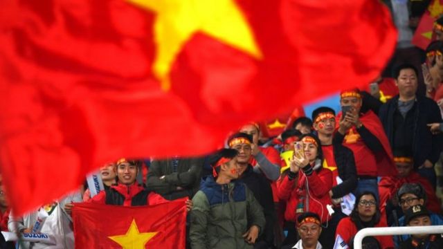 Lịch sử bóng đá Việt Nam 2018: Đó là năm đánh dấu sự trỗi dậy của bóng đá Việt Nam. Các thành tích xuất sắc của đội tuyển quốc gia, đội tuyển U23 và đội tuyển nữ đã góp phần làm nên kỳ tích cho bóng đá Việt Nam. Hãy cùng xem hình ảnh và tiếp tục ủng hộ cho bóng đá Việt Nam trong tương lai.