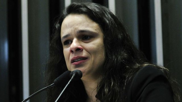 Janaina Paschoal chora em discurso contra Dilma