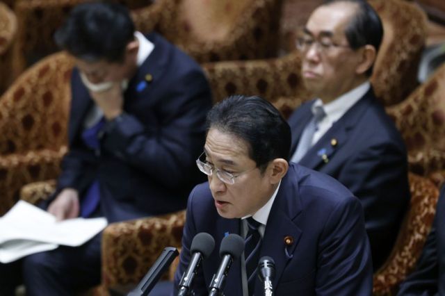 Hình ảnh Thủ tướng Kishida phát biểu trong phiên họp ủy ban ngân sách tại Hạ viện quốc hội Nhật Bản 