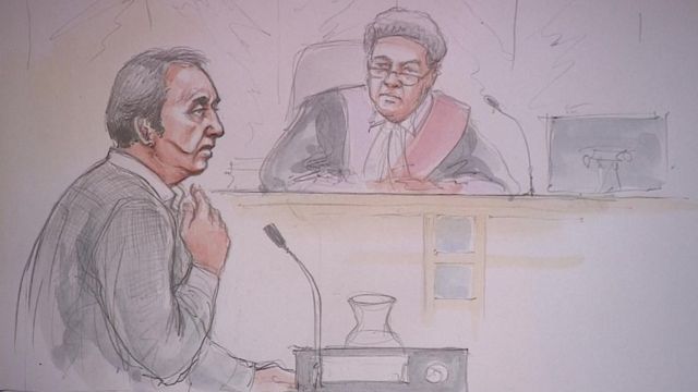 Ilustración de Ian Stewart y el juez durante el juicio.