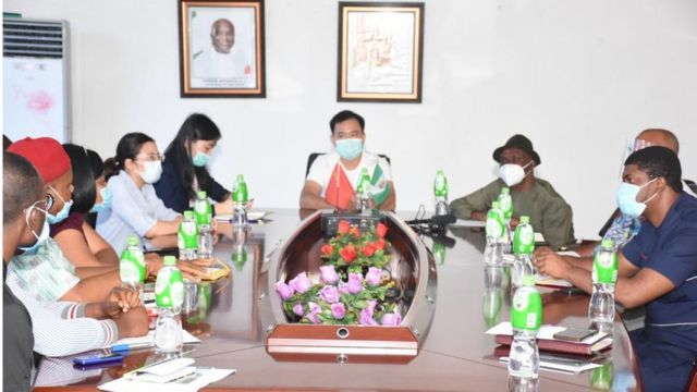 Inner Galaxy: Gọvanọ Ikpeazu ehibela kọmịtị mmadụ itoolu ga-elebaanya  n'ụlọọrụ a - BBC News Ìgbò