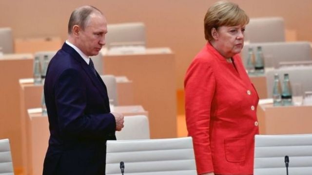 Vladimir Putin e Angela Merkel