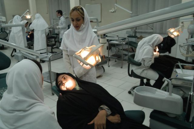 Una escuela de estomatología en Irán.