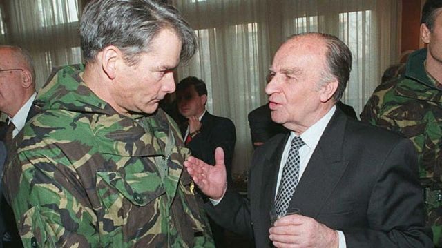 Сміт та Ізетбегович