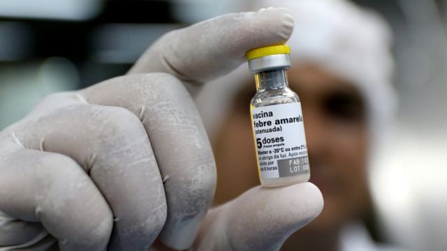 Dose de vacina contra febre amarela