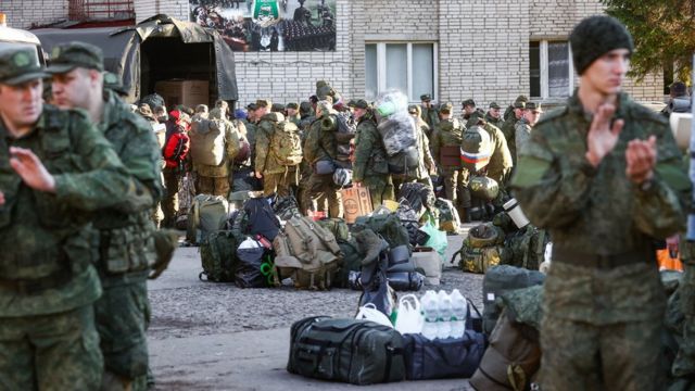 Serpukhov.  Sending mobilized citizens to the places of combat coordination at the training grounds of scientific centers of the RF Armed Forces.  In the course of combat coordination at the training grounds, military personnel master the skills of operating in constituent units, master military equipment and equip