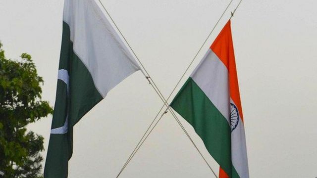 भारत पाकिस्तान के झंडे