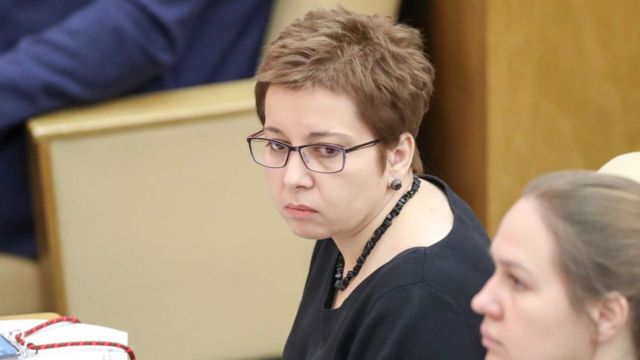 Выборы в Мосгордуму: Нюта Федермессер снимет свою кандидатуру - BBC ...