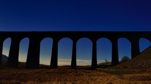 Viaducto de Ribblehead en el Parque Nacional de Yorkshire Dales, Reino Unido.
