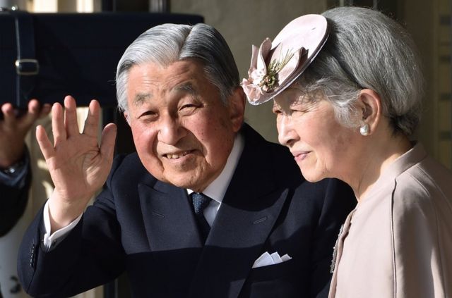 5月1日，日本天皇明仁讓位（圖為日本明仁天皇和皇后退位前的資料照片）。