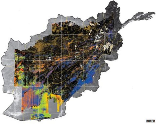 این تصویرها که از سوی سازمان زمین شناسی آمریکا منتشر شده، مواد معدنی مختلف در افغانستان را با رنگ‌های مختلف نشان داده است. این اطلاعات در ۲۸ پرواز طی ۴۳ روز از ارتفاع ۱۵ کیلومتری زمین جمع آوری شده است.