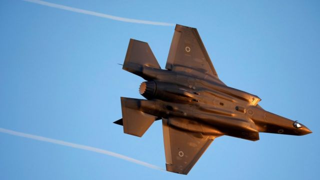 File photo showing an Israeli F-35 fighter jet flying over southern Israel (27 June 2019)