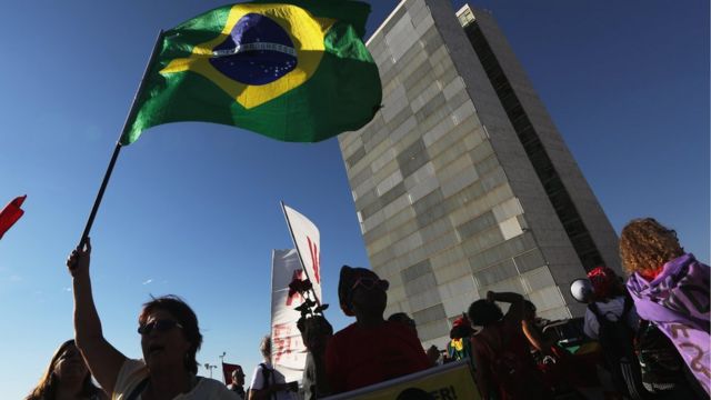 Manifestantes se reúnem em frente ao Congresso Nacional em Brasília, em 29 de setembro de 2016