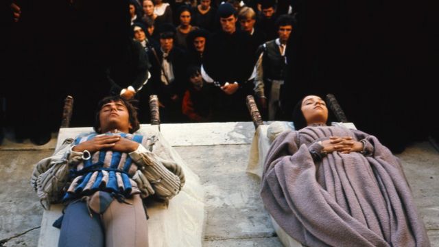 Olivia Hussey y Leonard Whiting en una escena de "Romeo y Julieta" de 1968.