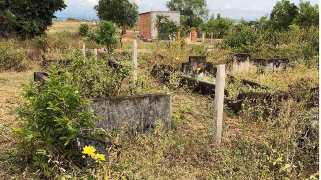 Những nấm mộ trong nghĩa trang hoang tàn đang được quy hoạch thành dự án bất động sản