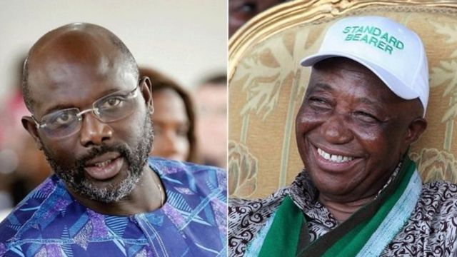 George Weah (ibumoso) na Joseph Boakai nibo bahatanira intebe y'umukuru w'igihugu.