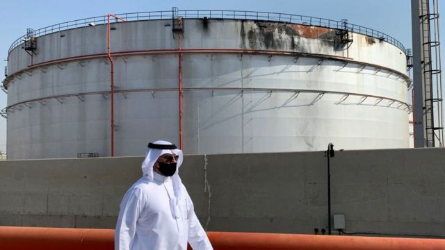 تاسیسات نفتی عربستان در این‌ سال‌ها بارها هدف حملاتی قرار گرفته‌اند که گروه حوثی‌ها مسئولیت آنها را بر عهده گرفته است