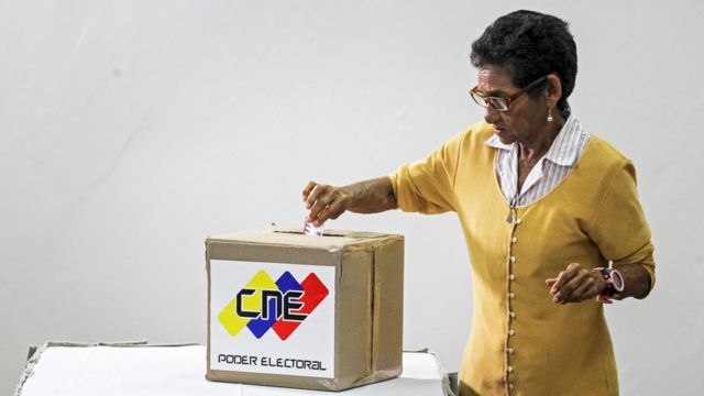Una votante en Venezuela