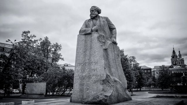 Памятник Марксу в Москве