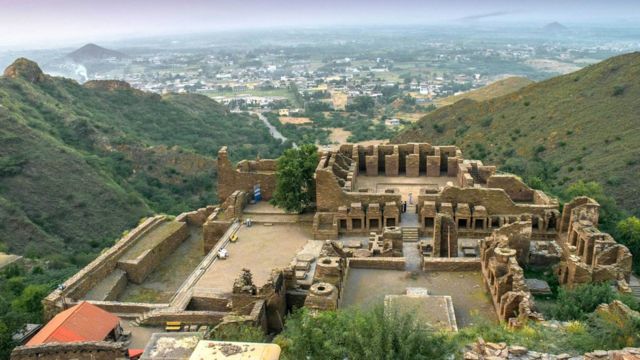 Buddhist ruins of Takht-i-Bahi by Hidayat-ur-Rehman