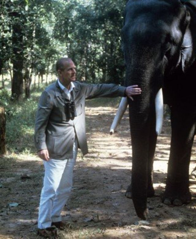 الأمير فيليب أثناء زيارته لمحمية غابة كاهنا في الهند في 20 نوفمبر/تشرين الثاني 1983