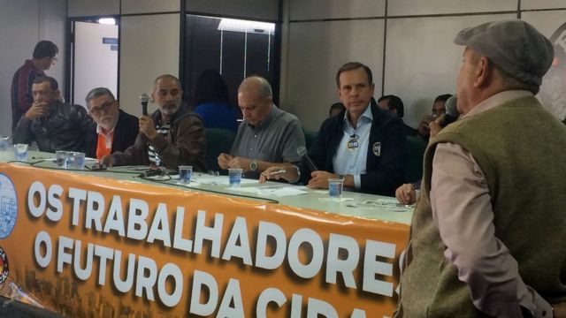 Doria é questionado por plateia no Sindicato dos Metalúrgicos em SP