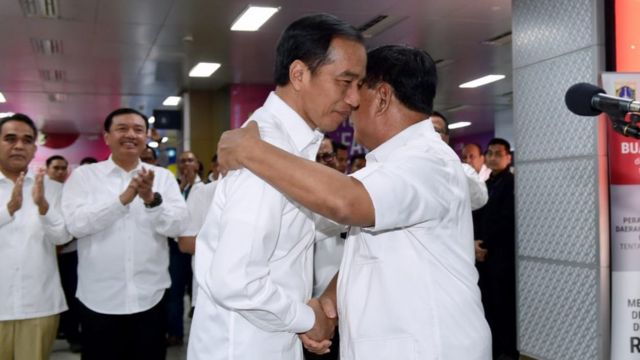 Dalam Foto: Pertemuan Pertama Joko Widodo Dan Prabowo Subianto Seusai ...