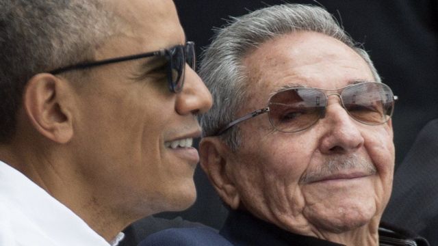 راؤول كاسترو مع الرئيس الأمريكي السابق باراك أوباما في 2016
