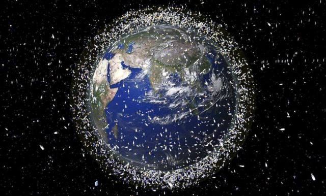 El innovador recolector de basura espacial con el que Japón quiere limpiar de escombros la órbita de la Tierra - BBC News Mundo