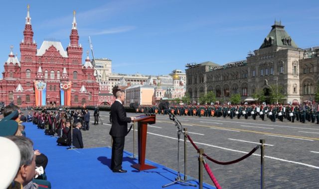 Rusia presentó algunas de sus más nuevas armas en el tradicional desfile del Día de la Victoria.