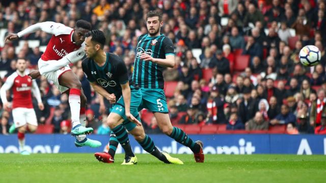 Danny Welbeck marquant le second but d'Arsenal.