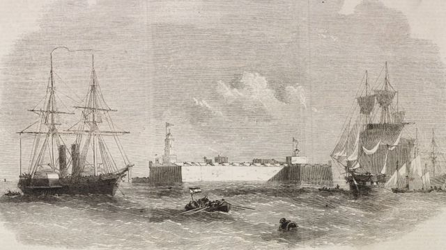 An illustration of naval troops in front of the San Juan de Ulúa fort in Mexico
