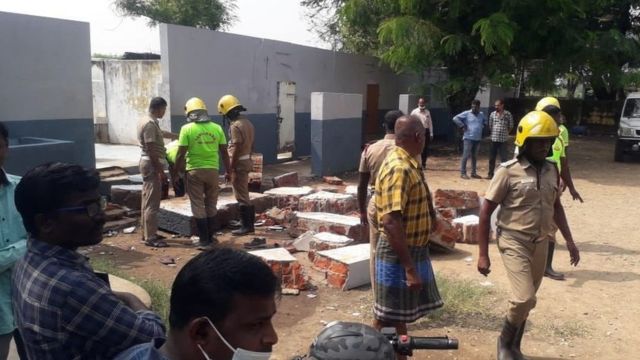 கழிவறை இடிபாடு.