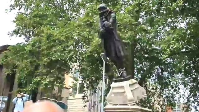 Statue being pulled down