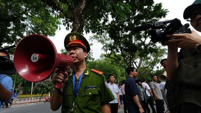 "Rà từng ngõ, gõ từng nhà" là một phương châm chống dịch của Viejt Nam