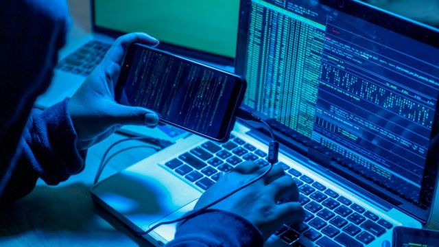 நூதனமாக நடக்கும் ஆன்லைன் மோசடிகளில் இருந்து தப்பிப்பது எப்படி?