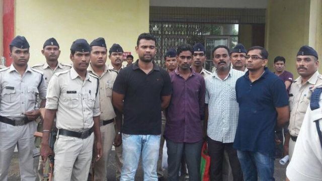छत्तीसगड़ में हरासत में लिए गए चार पुलिसकर्मी