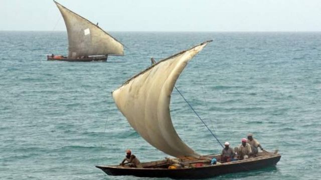 Ubwato buzwi kw'izina rya Dhow buraboneka cane ku nkengera za Tanzania