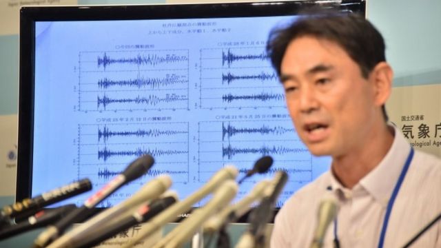 日本の気象庁は記者会見し、通常の地震の波形とは異なるため「自然の地震ではない可能性がある」と発表（9日）