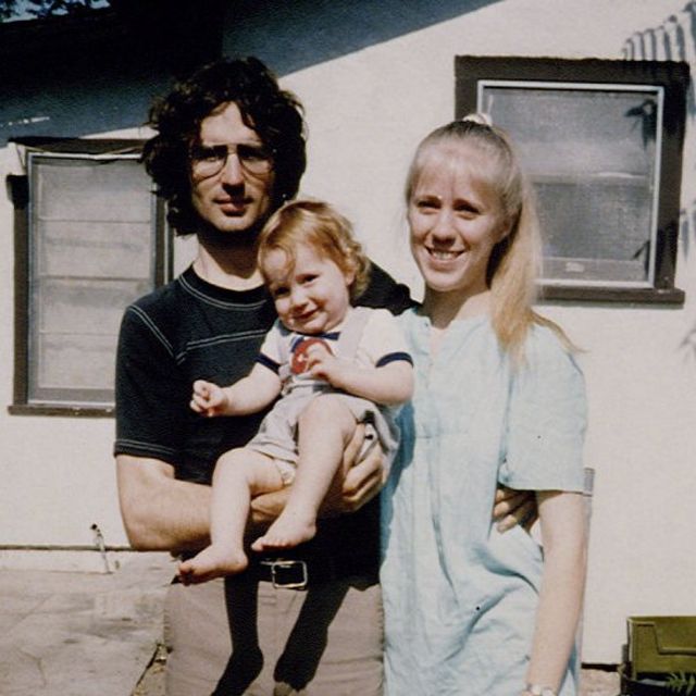 Koresh con su esposa e hija