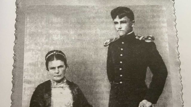 Млади Светомир Ђукић са мајком