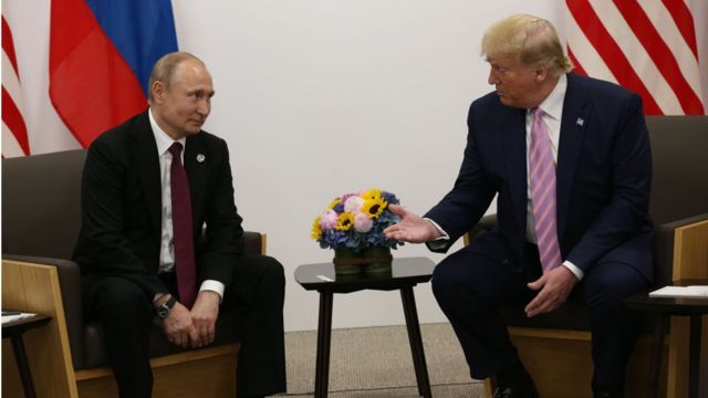 صورة تجمع الرئيس الروسي فلاديمير بوتين ونظيره الأمريكي دونالد ترامب، 28 يونيو/حزيران 2019