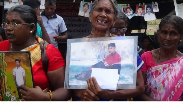 வலிந்து காணாமல் ஆக்கப்பட்டவர்களுக்கு, அரசாங்கம் பொறுப்பு கூற வேண்டும் எனக்கோரி வவுனியாவில் 50 ஆவது நாளாக இன்றும் போராட்டம் நடத்தப்பட்டுள்ளது.